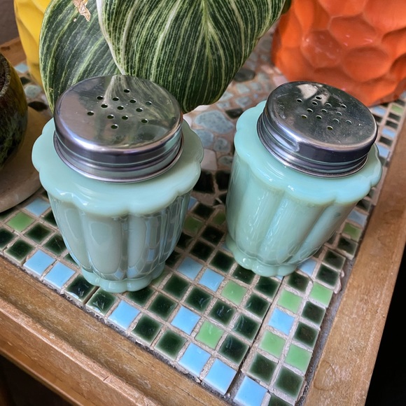 Pioneer Woman Salt and Pepper Shakers - Picture 4 of 11